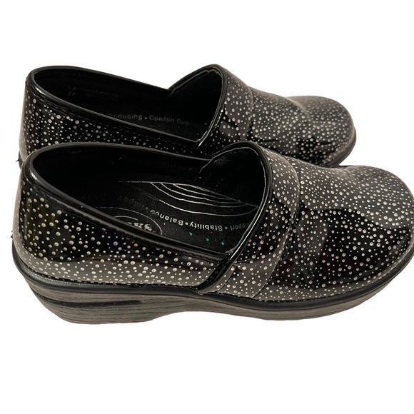 Easy Works by Easy Street Women’s Slip Resistant Clog Size 5M - Picture 3 of 6